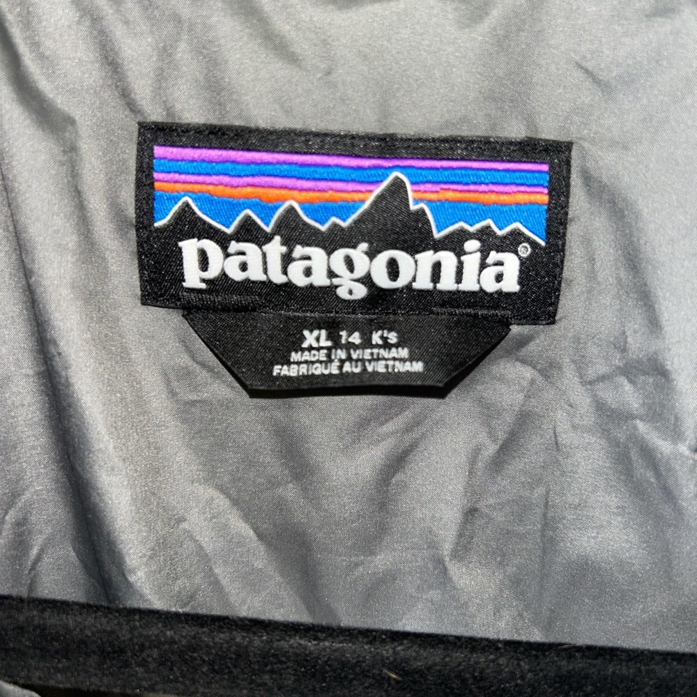 Patagonia Boys Black Quilted Jacket - Picture 4 of 4